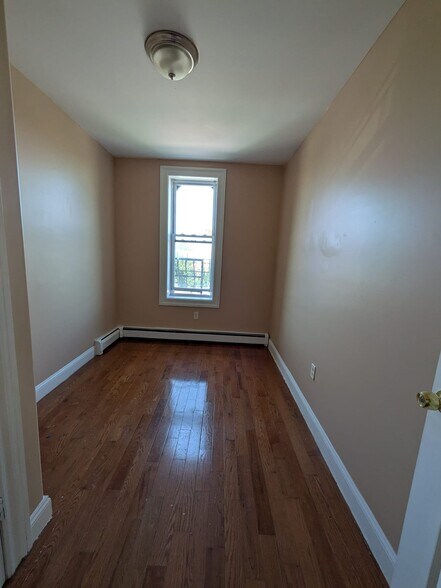 Building Photo - 550 Avenue C