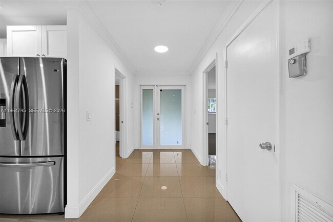 Building Photo - 820 E Cypress Ln