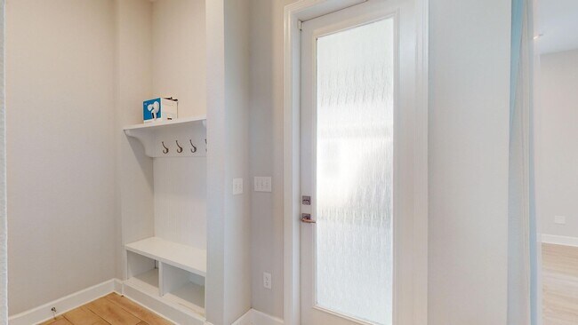 Building Photo - Stunning 3 bedroom home for rent in Shearw...