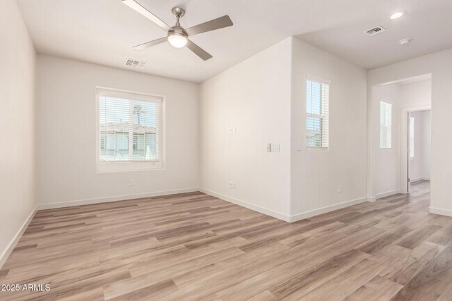 Building Photo - 6537 N 15th Dr