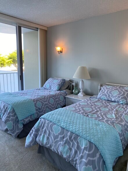 Guest room - 140 Seaview Ct