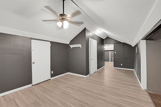 Building Photo - 310 N Rock Island St