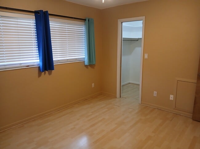 Building Photo - 5682 45th Ave N