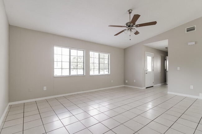 Building Photo - 431 Tropicaire Ave SW