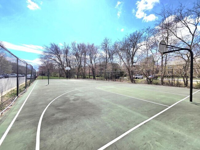 Building Photo - 6620 Boulevard View