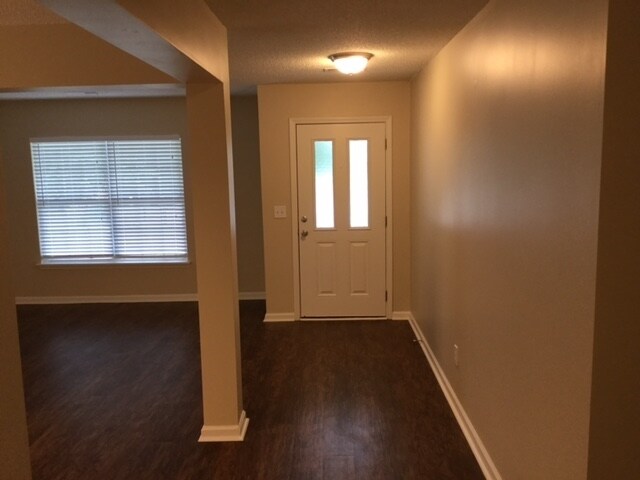 Building Photo - 5013 Springdale Dr