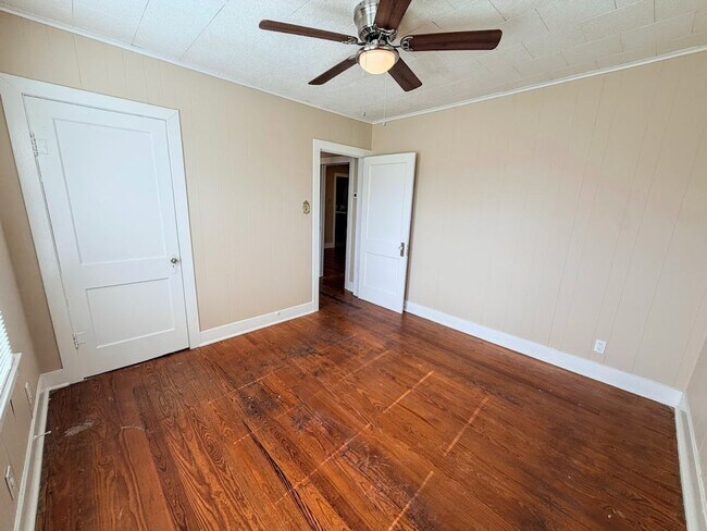 Building Photo - Spacious 4BR Downtown Lake Charles Home - Full of Character