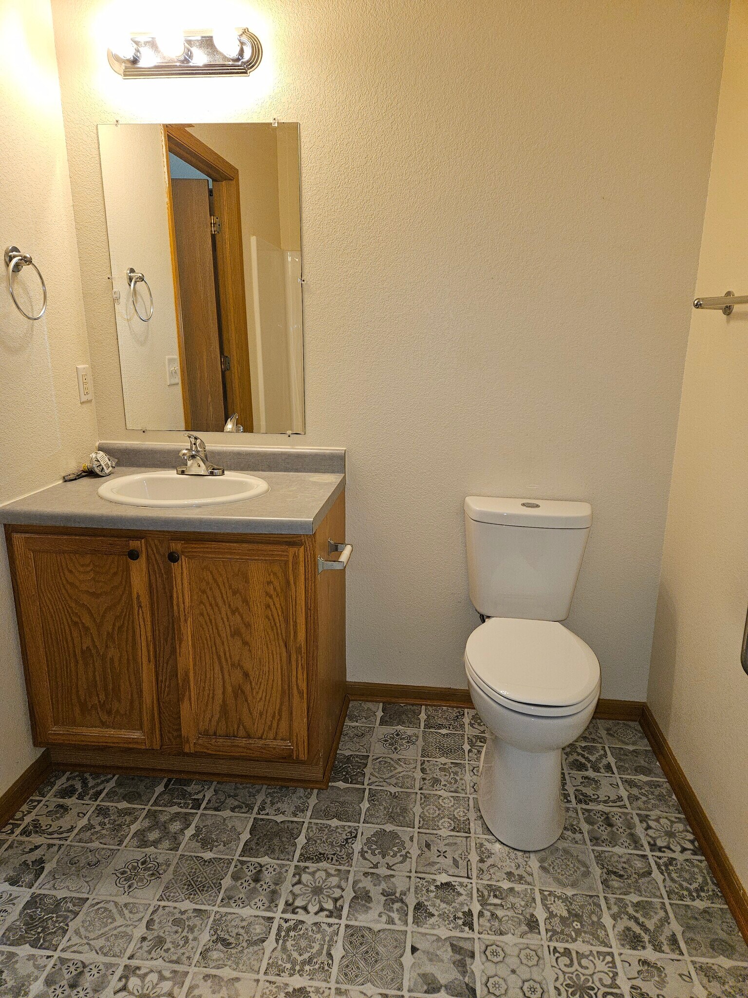Primary Bathroom - 1728 Birchwood St