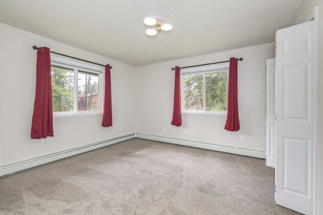 Building Photo - 5 bed 3 bath Home in Fairbanks