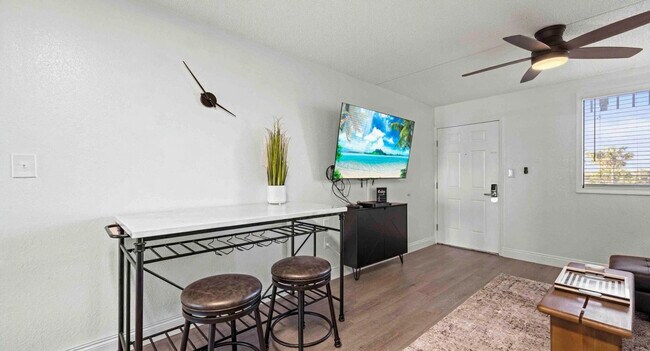 Building Photo - 556 Coral Ct