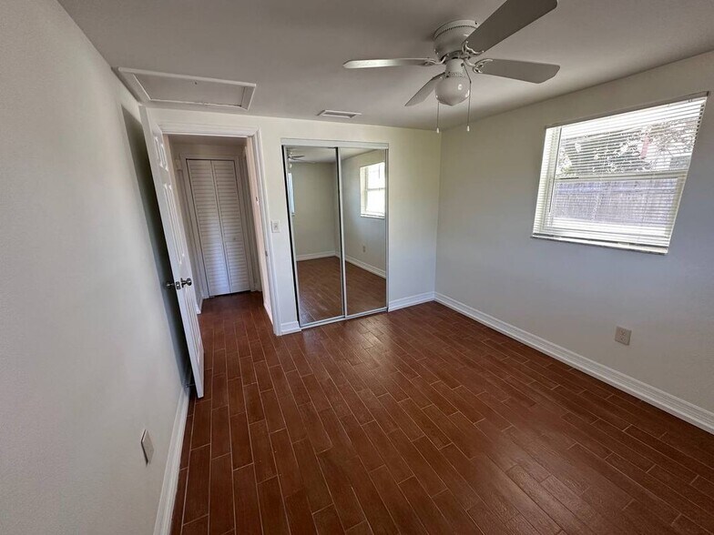 Building Photo - 453 90th Ave N