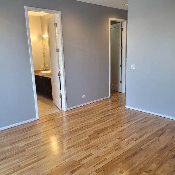 Building Photo - 2440 W Madison St