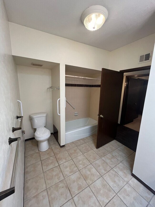 Building Photo - Beautiful 1-story southwestern-style home in west El Paso