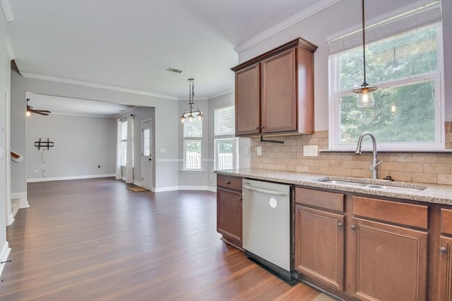 Building Photo - Beautiful 4 Bedroom in Great Neighborhood!