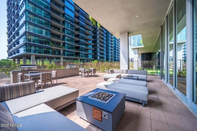 Building Photo - 7180 E Kierland Blvd