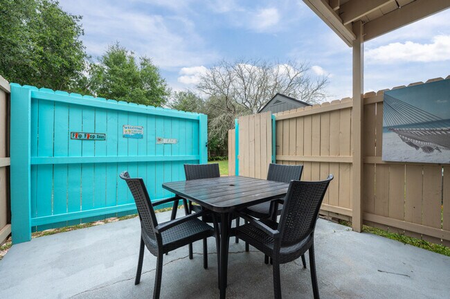 Building Photo - 17462 Front Beach Rd