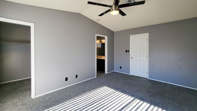 Building Photo - 8525 Del Rey Ave