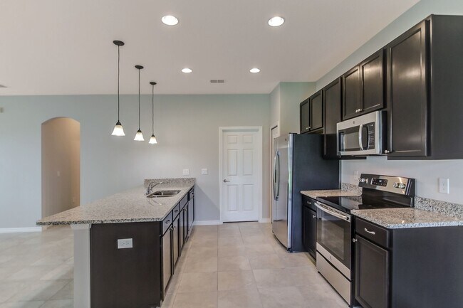 Building Photo - 3 Bedroom 2 Bath Villa in Oak Tree Pointe for RENT!
