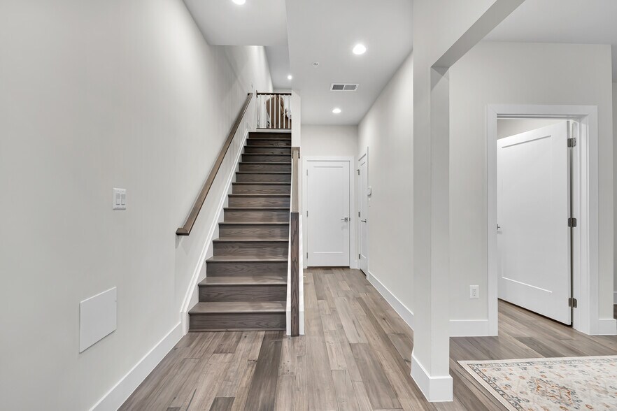 Building Photo - 147 Prairie Ln