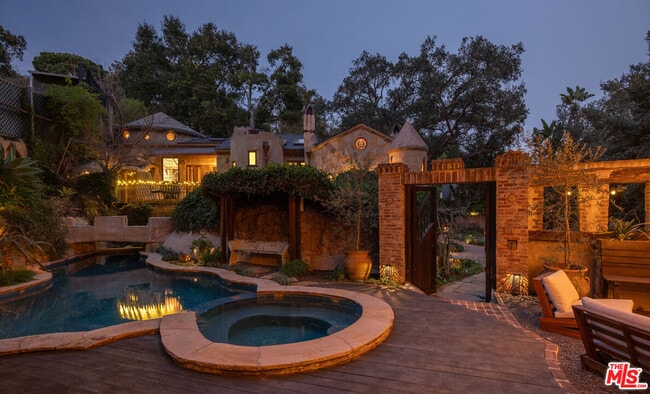 Building Photo - 8978 Wonderland Ave