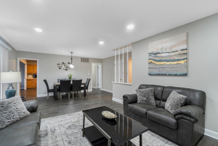 Building Photo - 701 E Higgins Rd