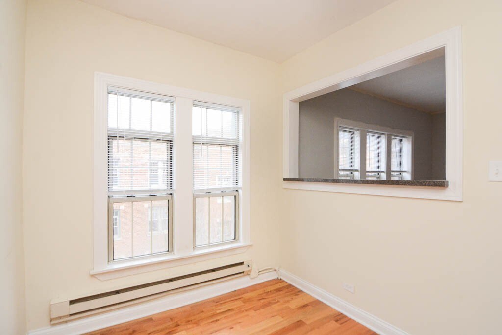 Building Photo - 729 W Barry Ave