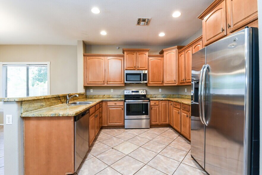 Building Photo - 1081 E Horseshoe Dr