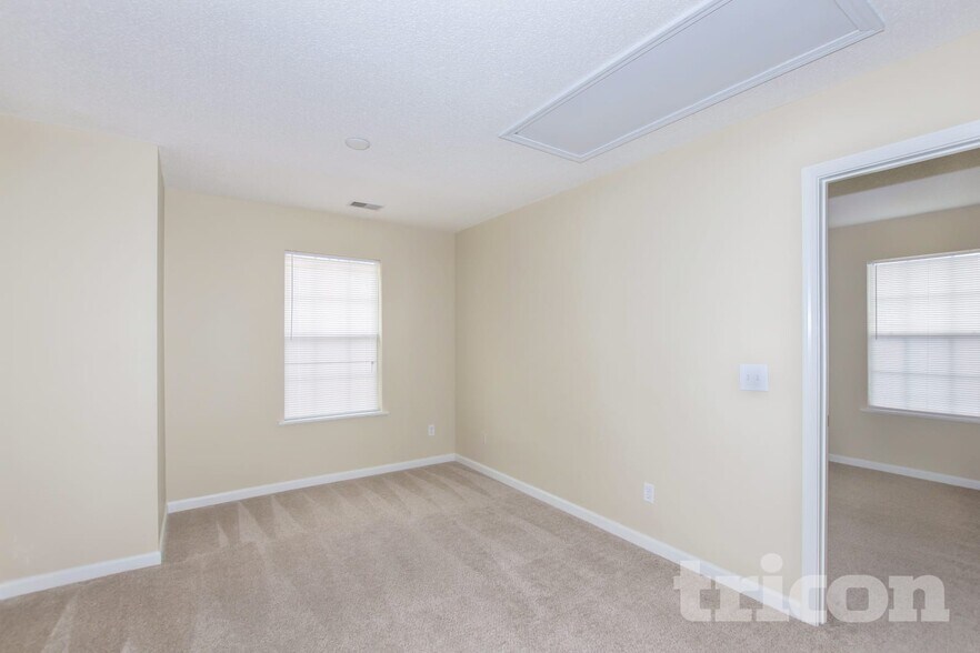 Building Photo - 104 Flyer Ct