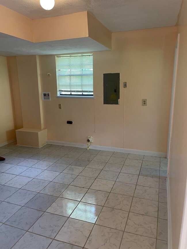 Building Photo - 152 Rountree Rd