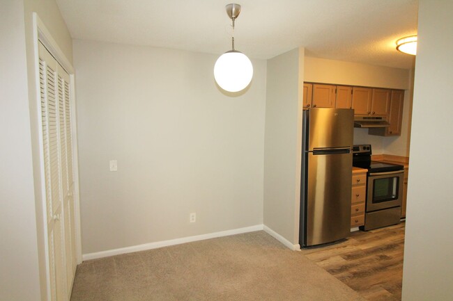 Building Photo - (Coming Soon) 2 Bedroom Condo In South Park!