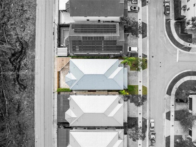 Building Photo - 6933 NW 104th Ct