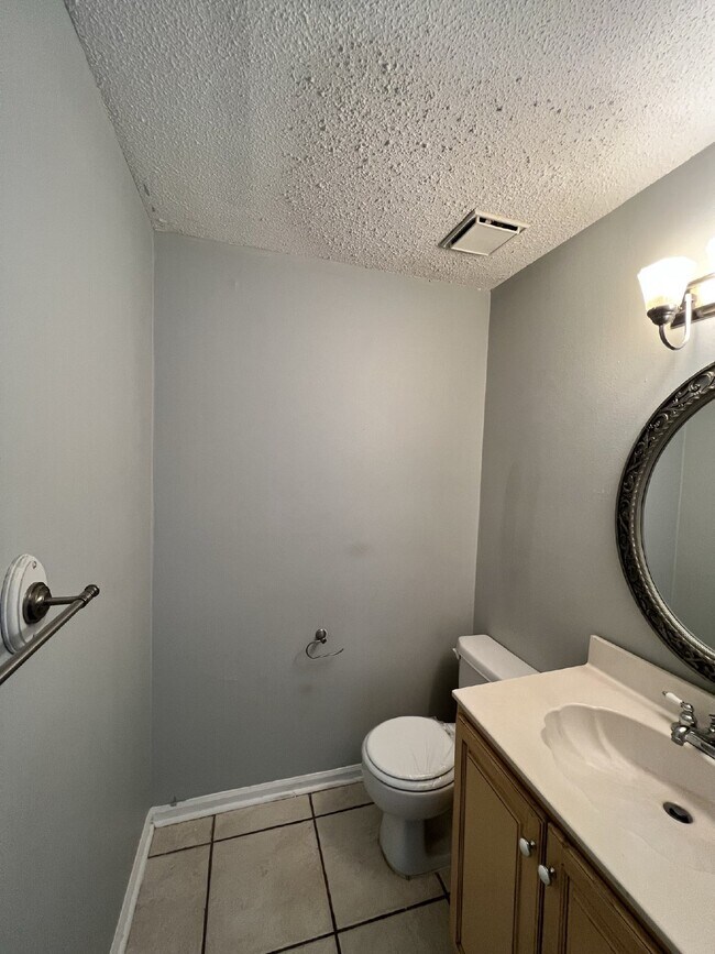 Building Photo - Townhome for Rent