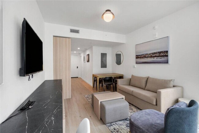 Building Photo - 225 N Miami Ave