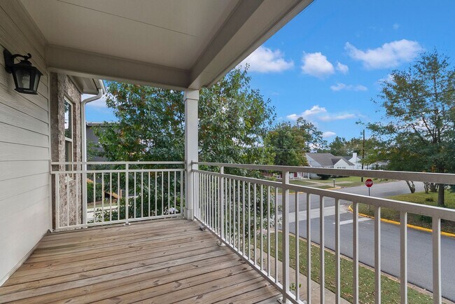 Building Photo - Spacious 3 Bedroom 3.5 Baths Available for Fall 2026! Schedule your Showing and Apply Today!