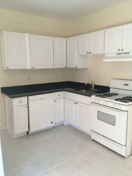 Building Photo - 14 Parkway Rd