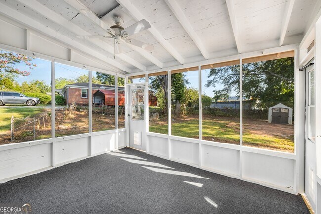 Building Photo - 1801 Crestridge Dr SE