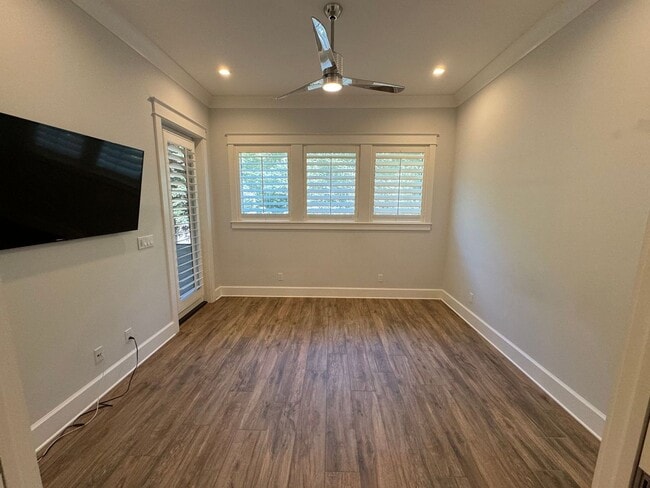 Building Photo - Grand Point East - 4 Bedroom, 3 Bathroom w...