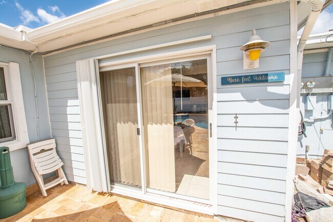 Building Photo - 1165 Cabana Rd