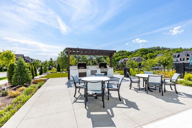 Building Photo - Stunning Condo with Garage space