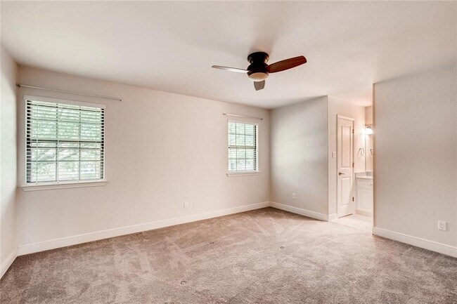 Building Photo - 11401 Oak Knoll Dr