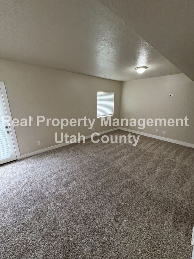 Building Photo - Half Off First Months Rent!! New Lower Rent!