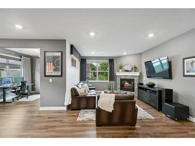 Building Photo - 9337 Bridle Way