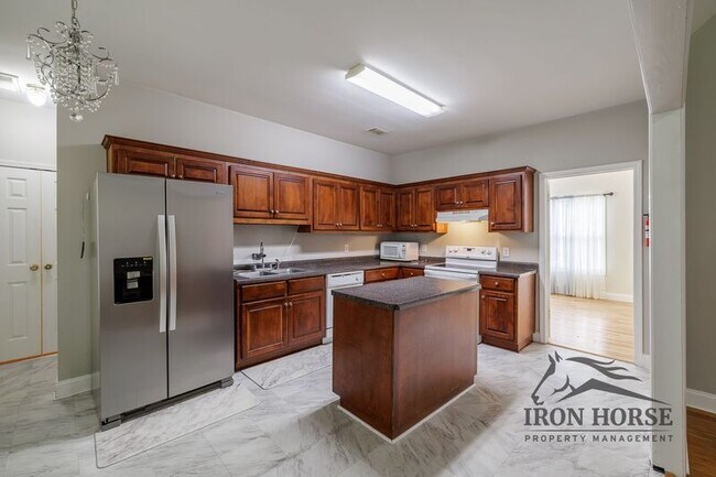 Building Photo - 411 Timber Creek Dr