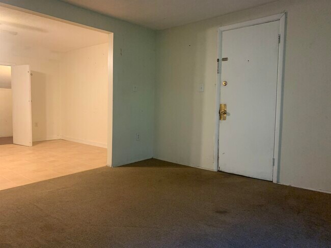 Building Photo - 354 Main St