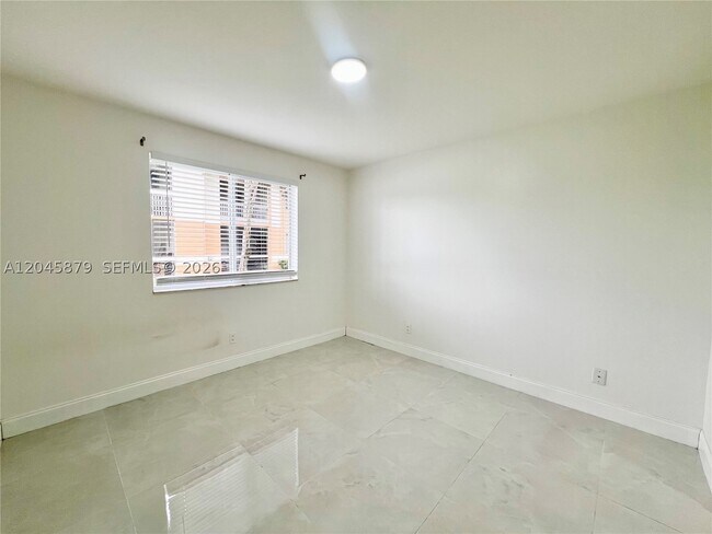 Building Photo - 842 NW 92nd Ave