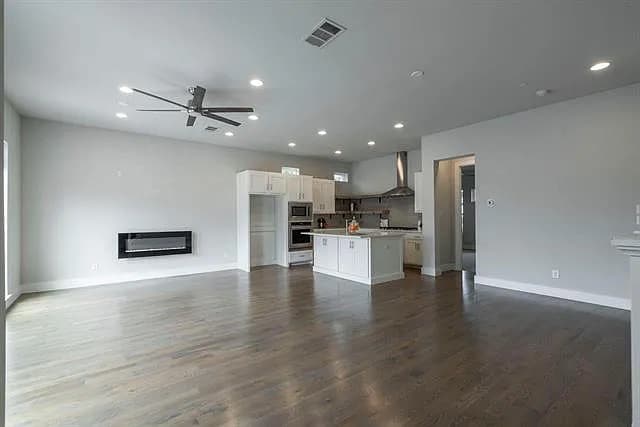 Building Photo - 1292 N Prairie Ave