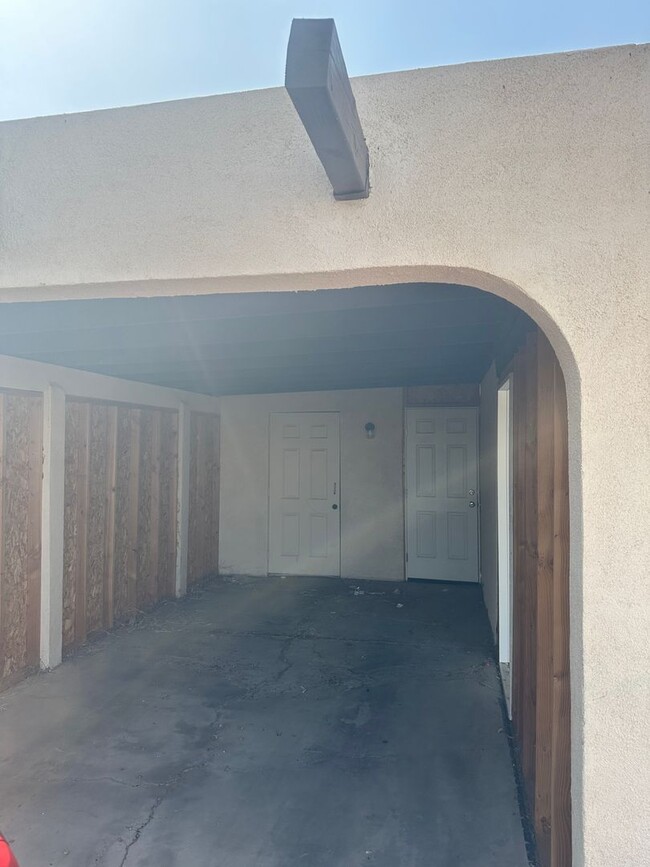 Building Photo - 4 bedroom Rental