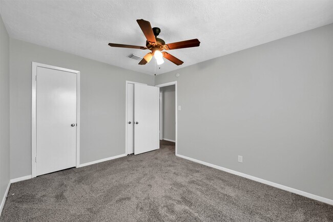 Building Photo - 23814 English Oak Dr