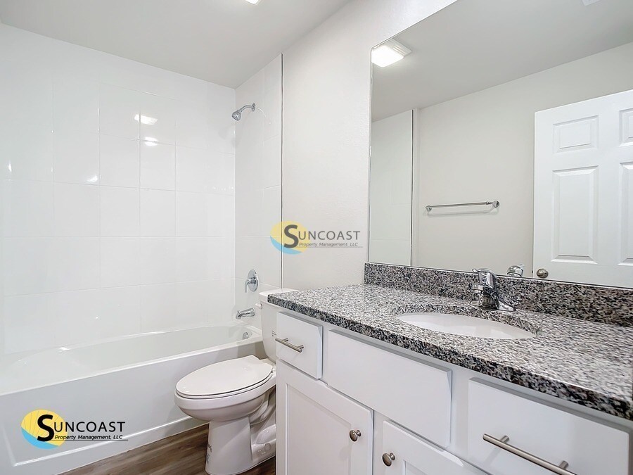 Building Photo - 15072 Dania Ave