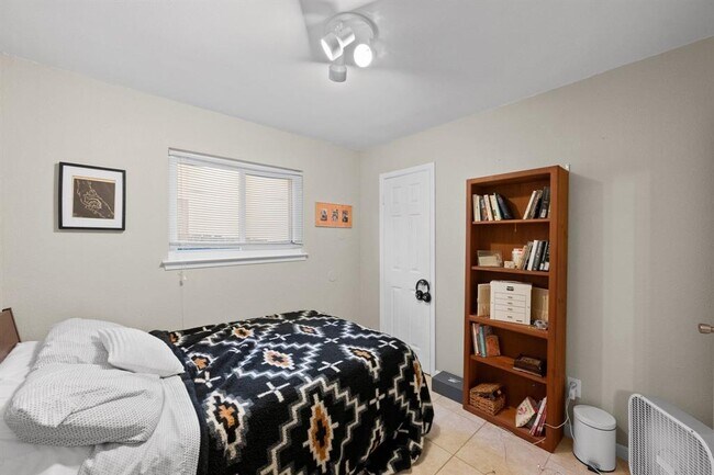 Building Photo - 12817 Hymeadow Dr